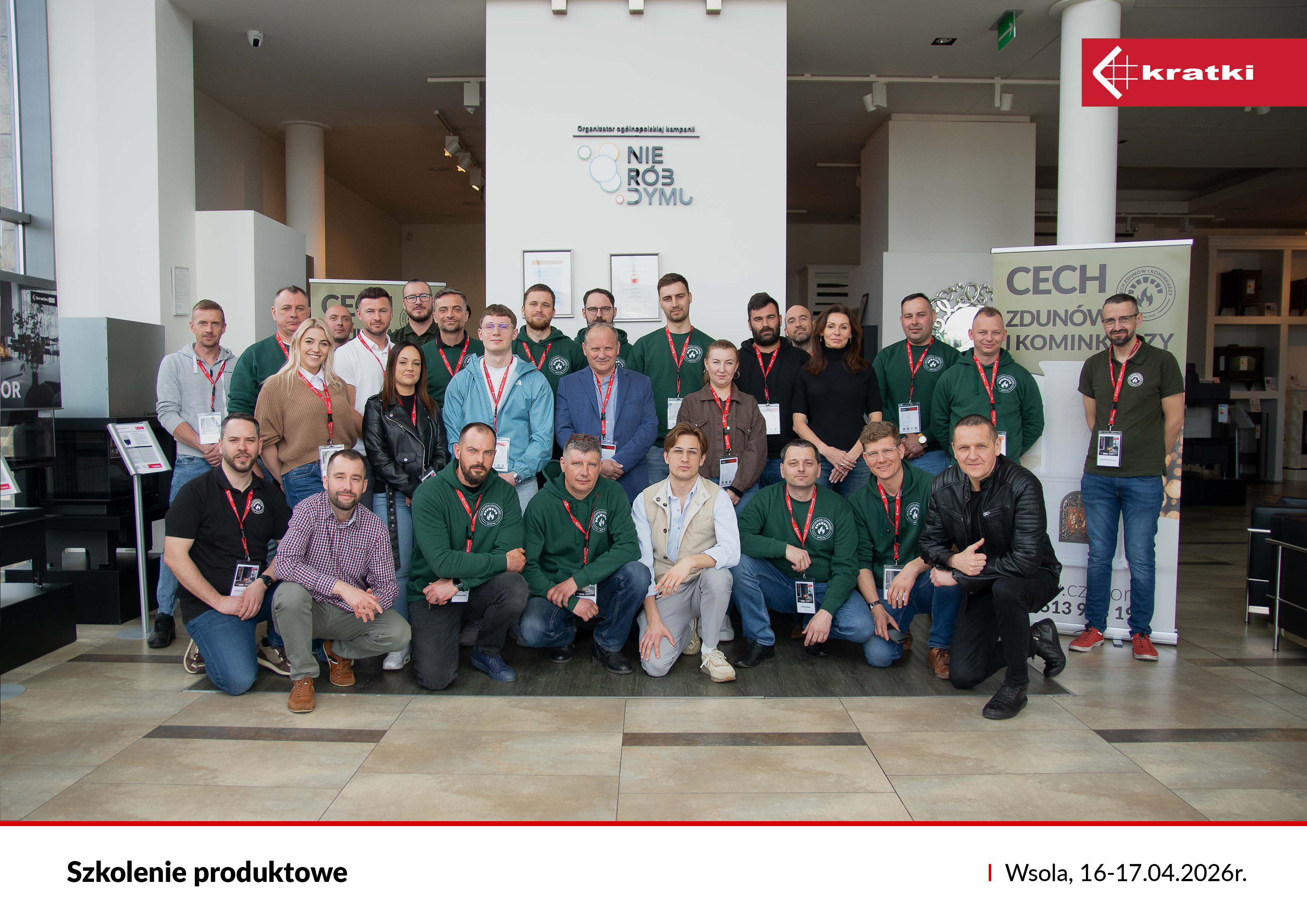Zdjęcie grupowe uczestników branżowego spotkania Cechu Zdunów i Kominkarzy